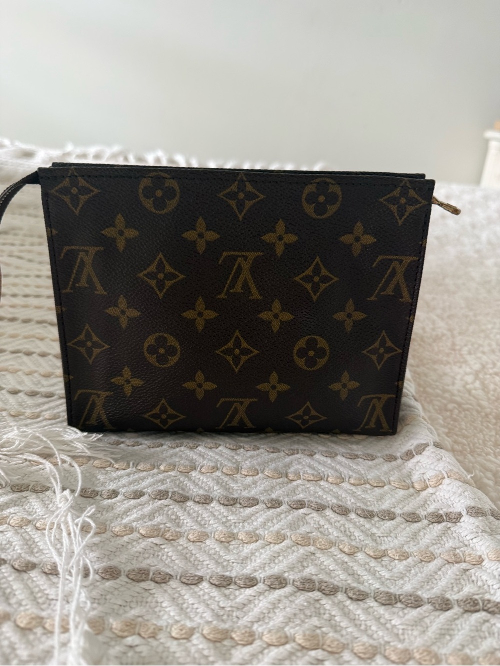 Louis Vuitton Monogram 19 Toiletry Pouch - Brown/Gold Monogram - Picture 2 of 11